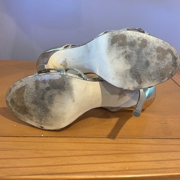 Ivanka Trump Leather heels, Gold, Leather.
Gently used ones. - Picture 4 of 5